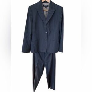 Kasper Navy Pinstripe Suit Poly/Nylon/Wool blend. Size 14. GORGEOUS!